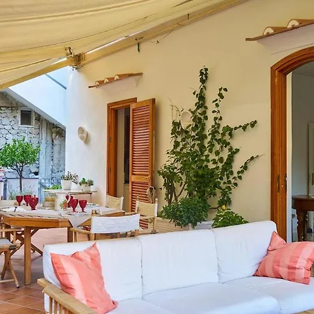 D'apuzzo Nel Cuore Di Nyaraló Positano