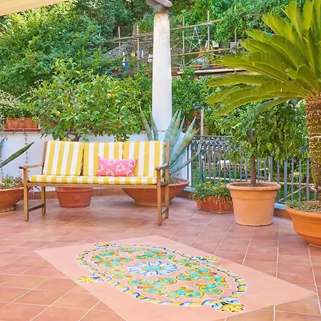 D'apuzzo Nel Cuore Di Nyaraló Positano